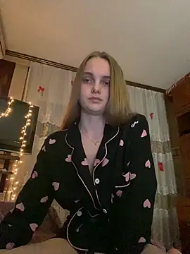 LunaVey online show from 06-18-26, 06:24