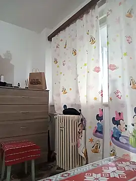Snapshot of roxana_e43 chatting on 07-21-26, 04:36 roxana e43 online show from 07-21-26, 04:36