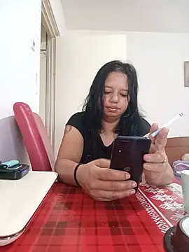 Snapshot of roxana_e43 chatting on 07-04-26, 05:25 roxana e43 online show from 07-04-26, 05:25