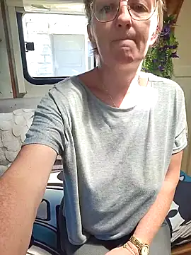 lescoquinsdu40 online show from 05-07-26, 11:46