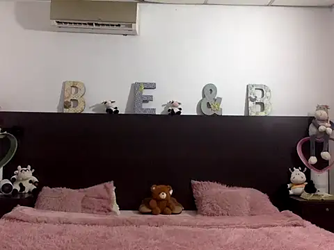 mommy-Milf online show from 03-10-26, 01:42