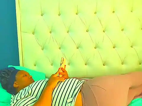 Snapshot of Cuddle_Zee chatting on 03-04-26, 12:24 Cuddle Zee online show from 03-04-26, 12:24