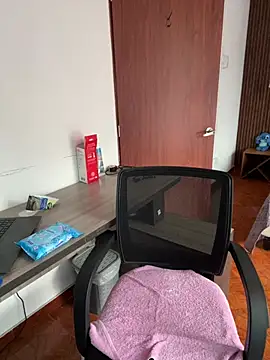 Emi rousse online show from 03-18-26, 12:19