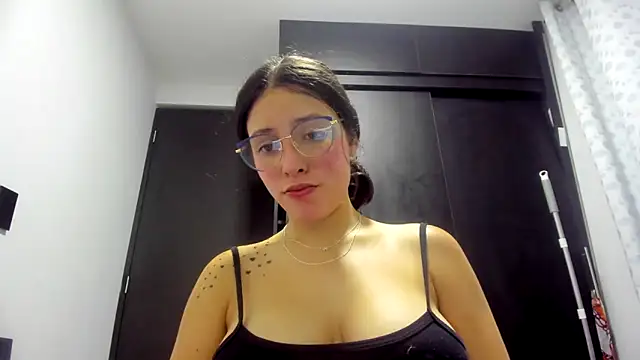 Snapshot of Miranda-cambell chatting on 06-09-26, 12:22 Miranda-cambell online show from 06-09-26, 12:22