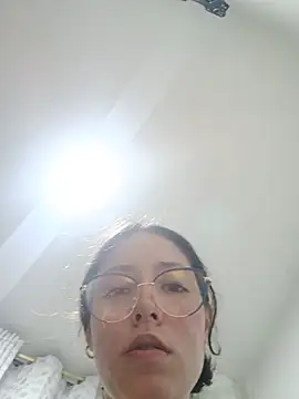 Snapshot of Miranda-cambell chatting on 06-11-26, 02:53 Miranda-cambell online show from 06-11-26, 02:53