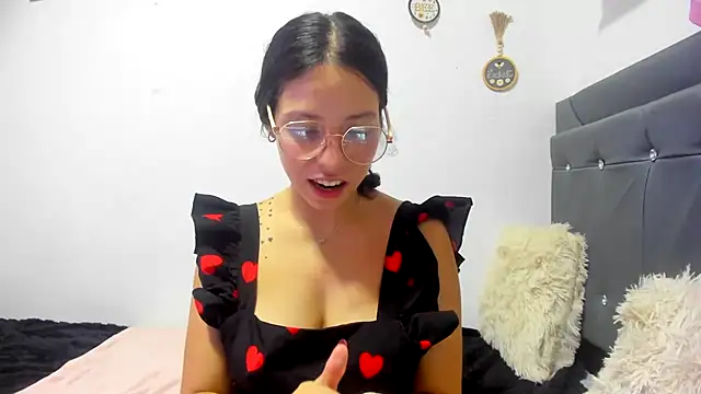 Snapshot of Miranda-cambell chatting on 07-14-26, 11:33 Miranda-cambell online show from 07-14-26, 11:33