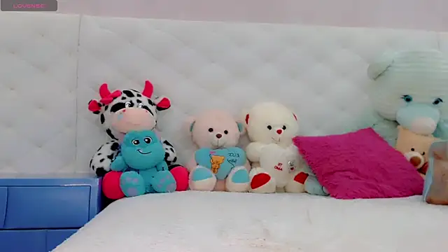 Snapshot of catriona_queen16 chatting on 05-10-26, 04:05 catriona queen16 online show from 05-10-26, 04:05