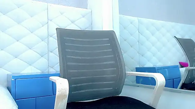 catriona queen16 online show from 04-04-26, 07:37