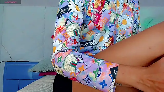 Snapshot of catriona_queen16 chatting on 05-31-26, 03:23 catriona queen16 online show from 05-31-26, 03:23