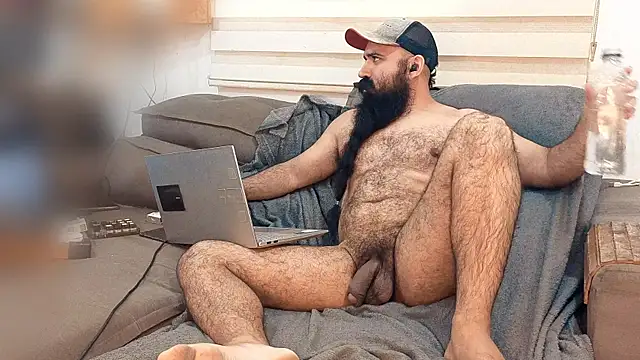 Snapshot of Barba_Negra_Fumador chatting on 05-18-26, 03:06 Barba Negra Fumador online show from 05-18-26, 03:06