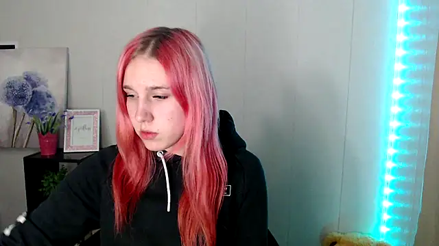 Scarlett lil online show from 04-10-26, 09:27