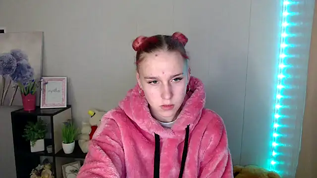 Scarlett lil online show from 04-13-26, 07:45