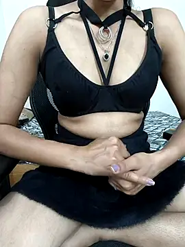 Glow Queen online show from 04-22-26, 07:53