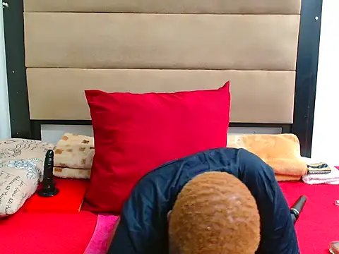 SpicyKittyxxx online show from 04-12-26, 05:27