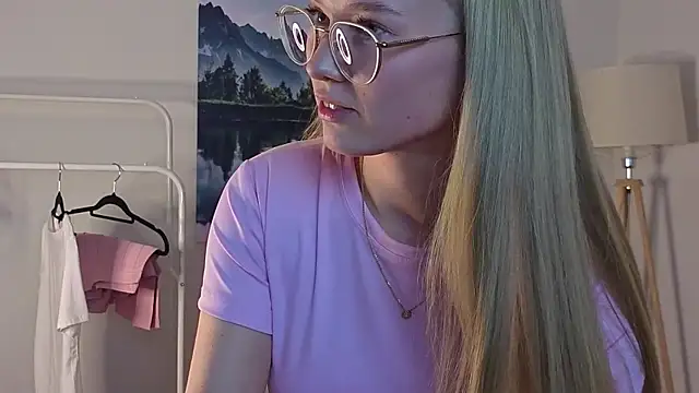 Snapshot of RethaSteimer chatting on 03-03-26, 10:44 RethaSteimer online show from 03-03-26, 10:44