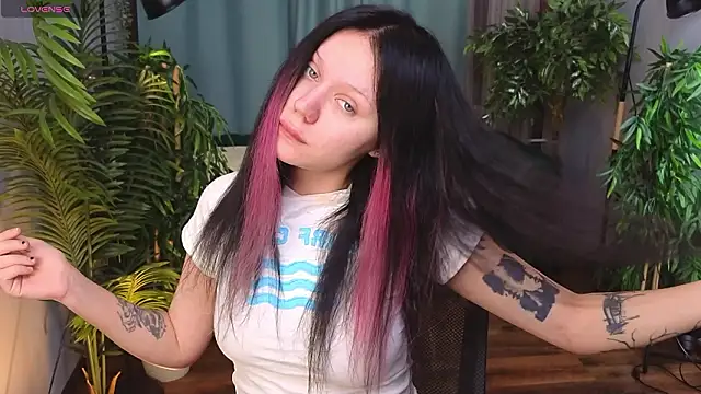 kittenlolla online show from 03-25-26, 05:40