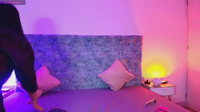 Lauren Rouses online show from 04-17-26, 03:09