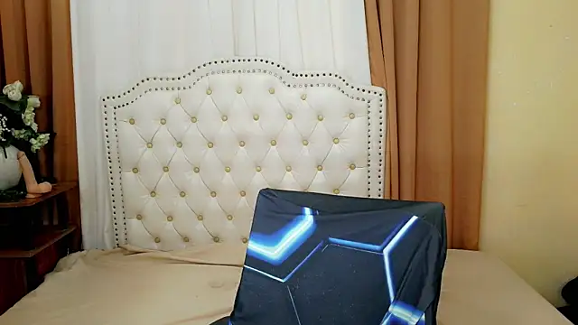 Seductive sophie online show from 04-15-26, 02:17