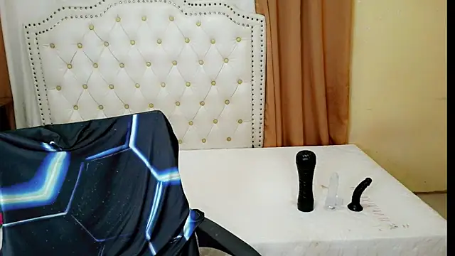 Snapshot of Seductive_sophie chatting on 05-30-26, 03:13 Seductive sophie online show from 05-30-26, 03:13
