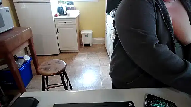 smalltowntrouble online show from 04-30-26, 03:52