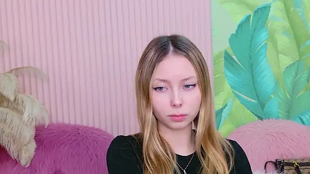 Snapshot of Tessa_Cross chatting on 03-03-26, 08:10 Tessa Cross online show from 03-03-26, 08:10