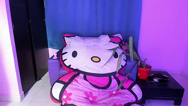 Snapshot of doll_katiuska chatting on 06-12-26, 12:25 doll katiuska online show from 06-12-26, 12:25