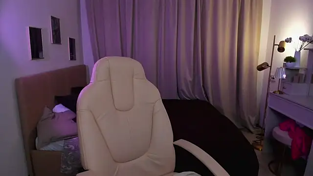 Roxanne Barcelo online show from 04-06-26, 04:46