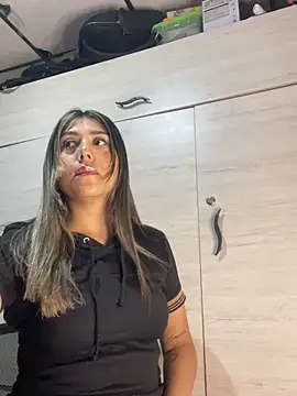 stefanyqueen69 online show from 05-03-26, 07:50