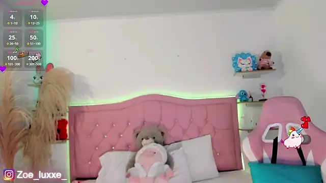 Zoe Luxxe  online show from 04-18-26, 09:04