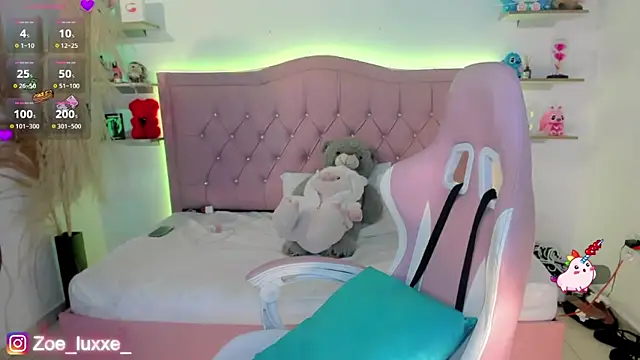 Zoe Luxxe  online show from 04-15-26, 09:15