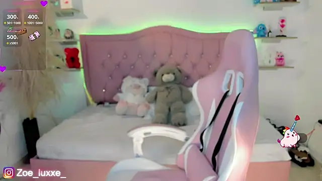 Zoe Luxxe  online show from 03-15-26, 09:11