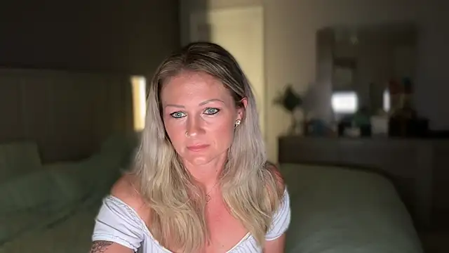 BlondeMilf82 online show from 06-18-26, 07:29
