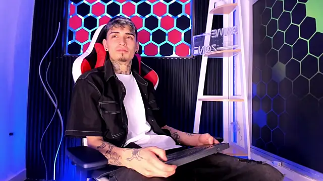 Max Hader  online show from 04-15-26, 03:23