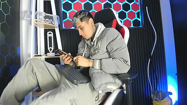 Max Hader  online show from 03-17-26, 03:42