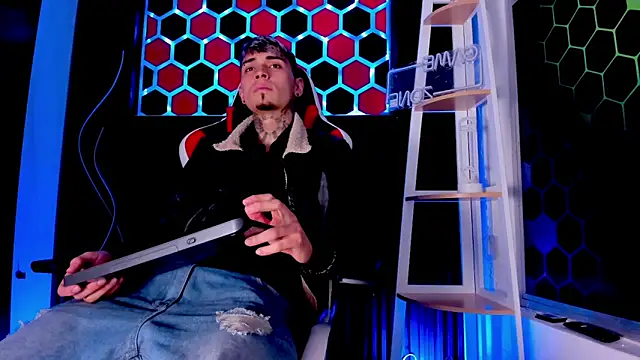 Max Hader  online show from 03-30-26, 02:57