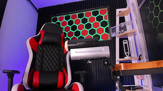 Max Hader  online show from 04-07-26, 04:14