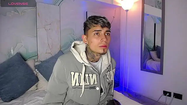 Max Hader  online show from 04-17-26, 03:42