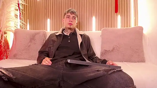 Max Hader  online show from 03-07-26, 02:40