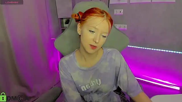 Emma Dusk online show from 04-21-26, 01:42