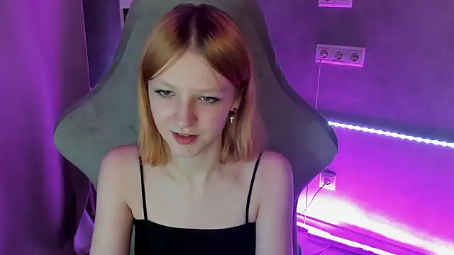 Snapshot of Emma_Dusk chatting on 07-11-26, 01:06 Emma Dusk online show from 07-11-26, 01:06
