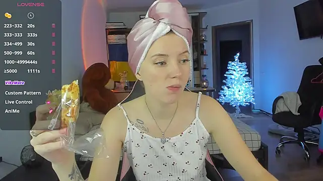 Mary Blu online show from 12-14-25, 01:06