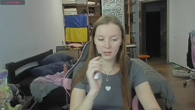 Mary Blu online show from 11-27-25, 04:18