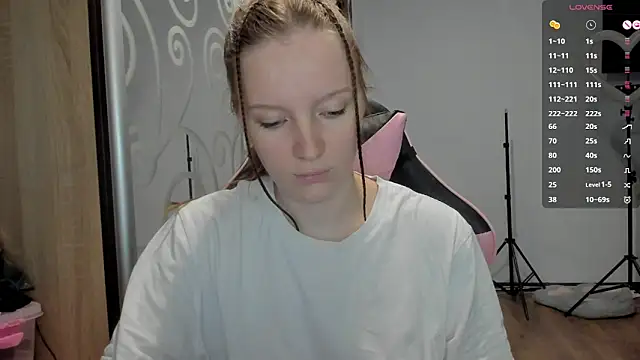 Mary Blu online show from 10-11-25, 08:26