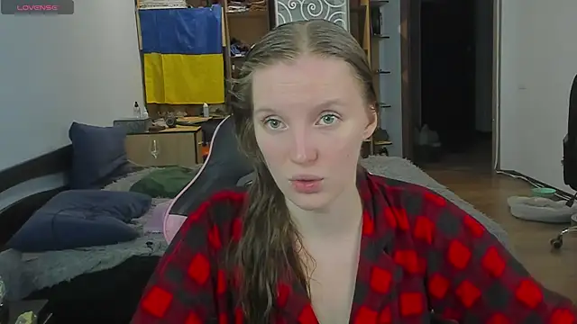 Mary Blu online show from 12-04-25, 01:21