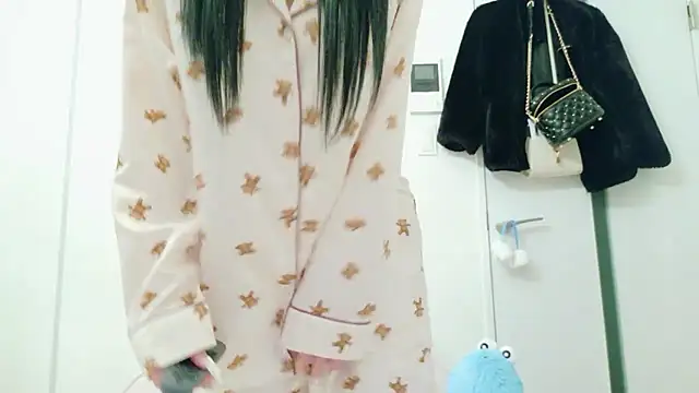 Snapshot of Miru-ch chatting on 06-11-26, 10:34 Miru-ch online show from 06-11-26, 10:34