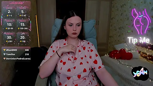LoraTempt online show from 06-07-26, 04:34