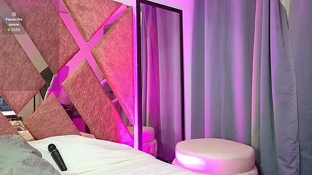 Emma Revees online show from 04-28-26, 05:23