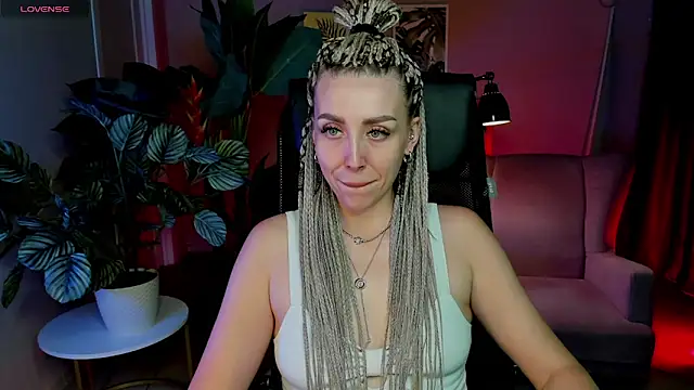MonicaRiley online show from 06-17-26, 04:39