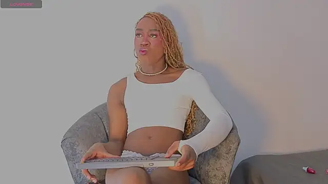 Snapshot of brit_davis chatting on 03-03-26, 02:57 brit davis online show from 03-03-26, 02:57