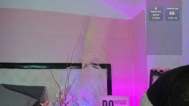 Emily Roussee online show from 04-11-26, 11:36